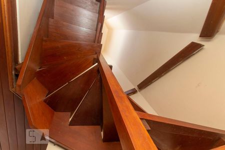 Apartamento à venda com 475m², 3 quartos e 2 vagas Apartamento à venda com 475m², 3 quartos e 2 vagasEscada