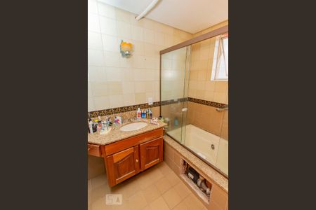 Apartamento à venda com 475m², 3 quartos e 2 vagas Apartamento à venda com 475m², 3 quartos e 2 vagasBanheiro da Suíte