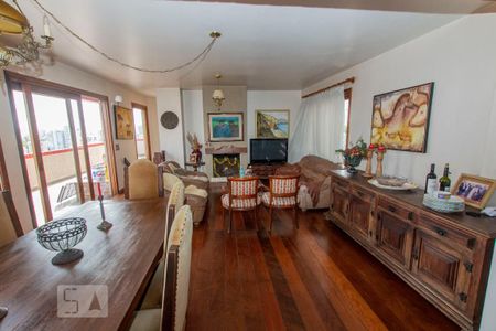 Apartamento à venda com 475m², 3 quartos e 2 vagas Apartamento à venda com 475m², 3 quartos e 2 vagasSala de TV