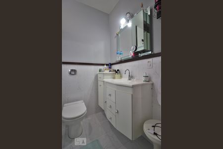 Banheiro da suíte de casa à venda com 3 quartos, 247m² em Parque Assunção, Taboão da Serra