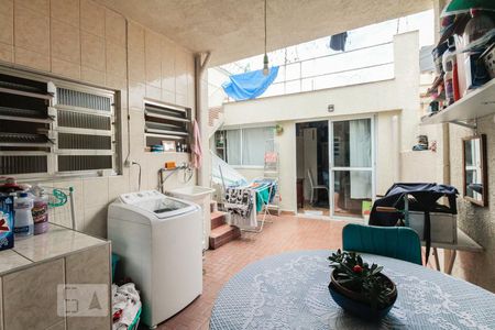 Casa à venda com 250m², 3 quartos e 2 vagasÁrea de serviço