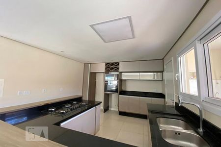 Casa para alugar com 220m², 3 quartos e 2 vagasCozinha