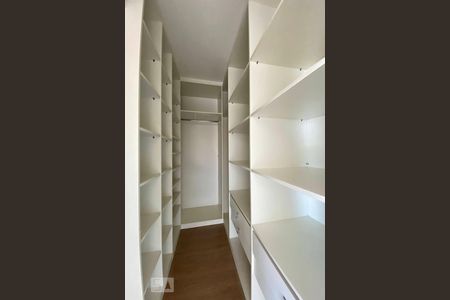 Closet da Suíte  de casa para alugar com 3 quartos, 220m² em São José, São Leopoldo