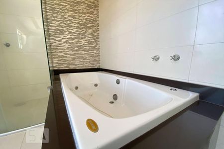 Casa para alugar com 220m², 3 quartos e 2 vagasBanheiro da Suíte