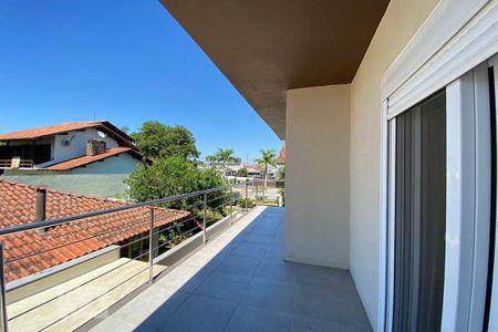 Casa para alugar com 220m², 3 quartos e 2 vagasSacada do Quarto 2