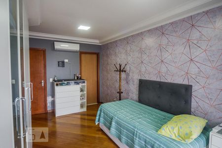 Casa à venda com 400m², 4 quartos e 8 vagasSuíte 2