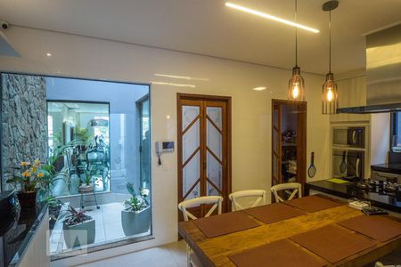 Casa à venda com 400m², 4 quartos e 8 vagasCozinha