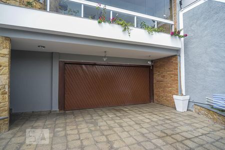 Casa à venda com 400m², 4 quartos e 8 vagasFachada