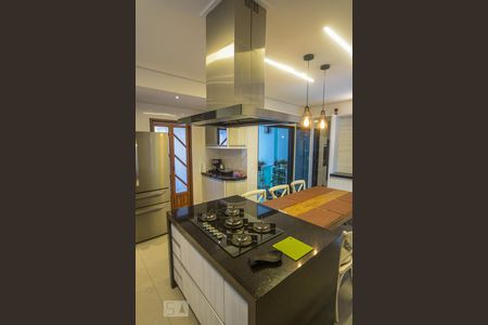 Casa à venda com 400m², 4 quartos e 8 vagasCozinha