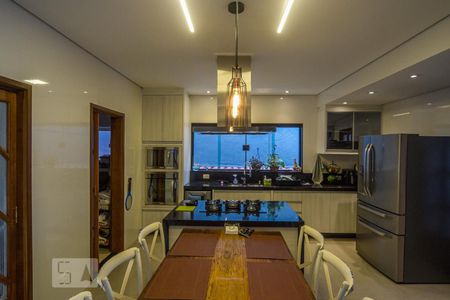 Casa à venda com 400m², 4 quartos e 8 vagasCozinha