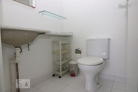 Banheiro da Suíte de apartamento para alugar com 2 quartos, 70m² em Vila Ipiranga, Porto Alegre