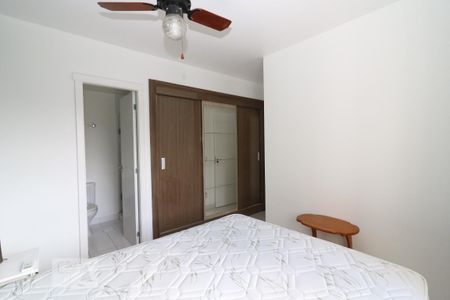 Quarto Suíte de apartamento para alugar com 2 quartos, 70m² em Vila Ipiranga, Porto Alegre