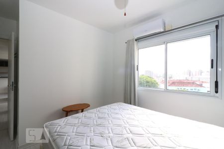 Quarto Suíte de apartamento para alugar com 2 quartos, 70m² em Vila Ipiranga, Porto Alegre