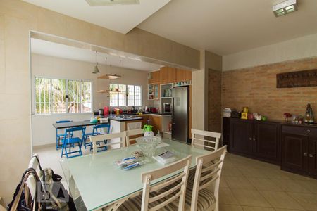 Casa para alugar com 320m², 5 quartos e 3 vagasCozinha 