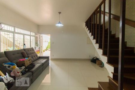 Casa para alugar com 320m², 5 quartos e 3 vagasSalão 