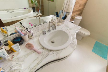 Casa para alugar com 320m², 5 quartos e 3 vagasBanheiro da Suíte 1