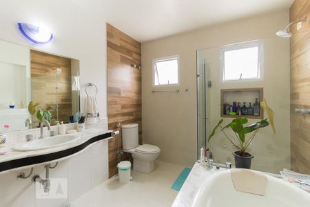 Casa para alugar com 320m², 5 quartos e 3 vagasBanheiro da Suíte 1