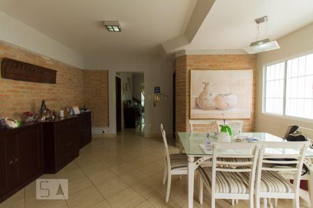 Casa para alugar com 320m², 5 quartos e 3 vagasCozinha 