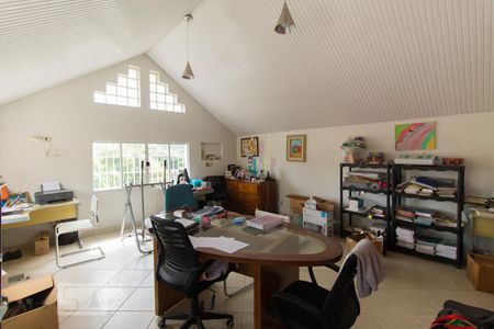 Casa para alugar com 320m², 5 quartos e 3 vagasSótão 