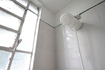 Banheiro de kitnet/studio para alugar com 1 quarto, 29m² em Bela Vista, São Paulo