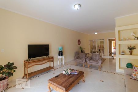 Casa à venda com 230m², 5 quartos e 4 vagasSalas