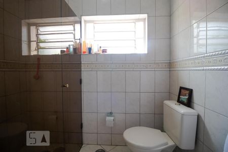 Casa à venda com 230m², 5 quartos e 4 vagasBanheiro da Suíte 01