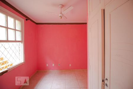 Casa à venda com 230m², 5 quartos e 4 vagasQuarto de Serviço