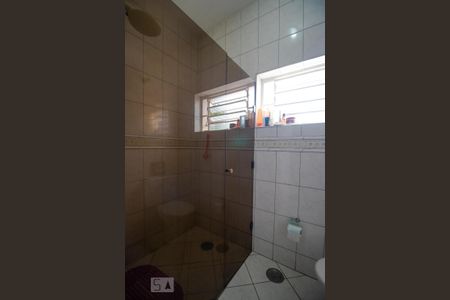 Casa à venda com 230m², 5 quartos e 4 vagasBanheiro da Suíte 01