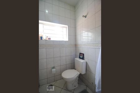 Casa à venda com 230m², 5 quartos e 4 vagasBanheiro da Suíte 01