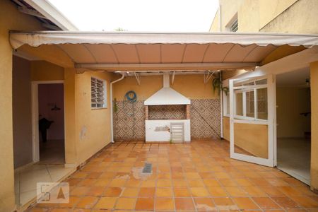 Casa à venda com 230m², 5 quartos e 4 vagasQuintal com Churrasqueira