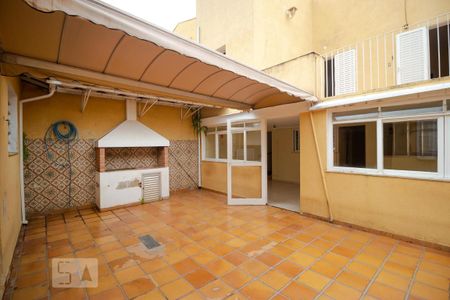 Casa à venda com 230m², 5 quartos e 4 vagasQuintal com Churrasqueira