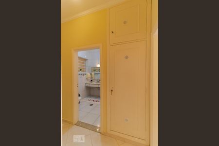 Casa à venda com 230m², 5 quartos e 4 vagasCorredor Armário