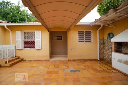 Casa à venda com 230m², 5 quartos e 4 vagasQuintal com Churrasqueira