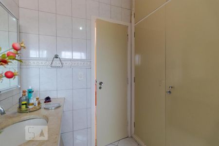 Casa à venda com 230m², 5 quartos e 4 vagasBanheiro da Suíte 01