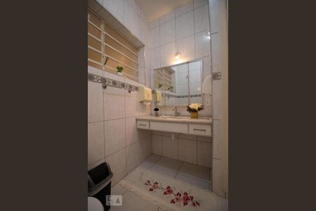 Casa à venda com 230m², 5 quartos e 4 vagasBanheiro