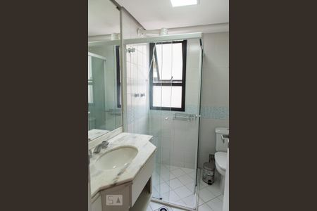 Banheiro da suíte de apartamento para alugar com 1 quarto, 40m² em Aclimação, São Paulo