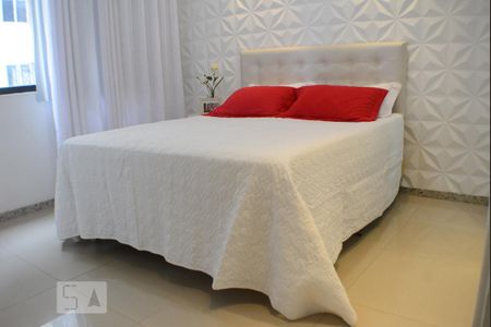 Apartamento para alugar com 80m², 3 quartos e 1 vagaQuarto 2 com banheiro