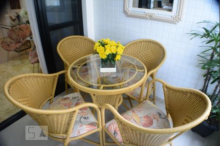 Sala com varanda  de apartamento para alugar com 3 quartos, 80m² em Armação, Salvador