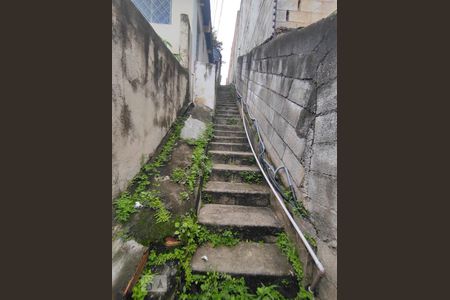 Casa para alugar com 40m², 1 quarto e sem vagaescada  acesso casa 