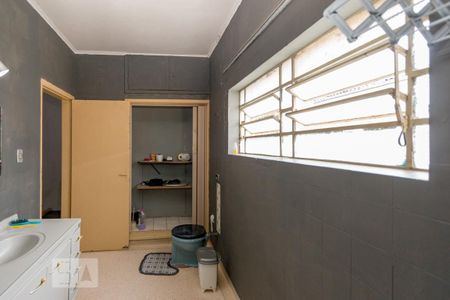 Casa à venda com 230m², 4 quartos e 2 vagasBanheiro