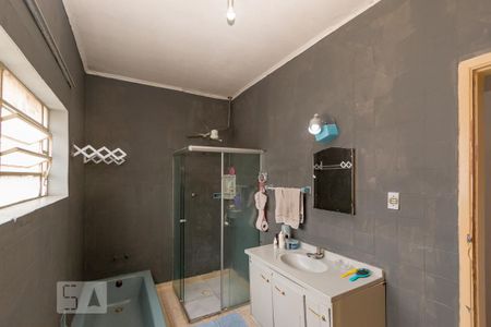 Casa à venda com 230m², 4 quartos e 2 vagasBanheiro