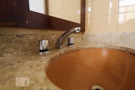 Apartamento à venda com 72m², 2 quartos e 2 vagasBanheiro da Suíte