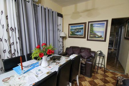 Sala de casa à venda com 5 quartos, 120m² em Benfica, Rio de Janeiro