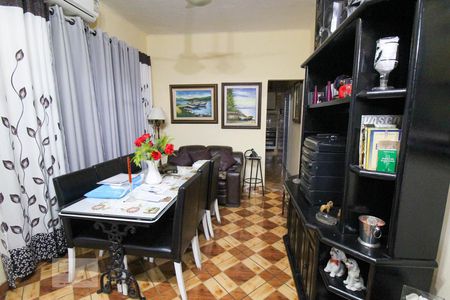 Sala de casa à venda com 5 quartos, 120m² em Benfica, Rio de Janeiro