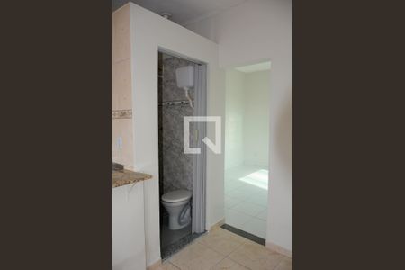 Banheiro de kitnet/studio para alugar com 1 quarto, 50m² em Cocotá, Rio de Janeiro