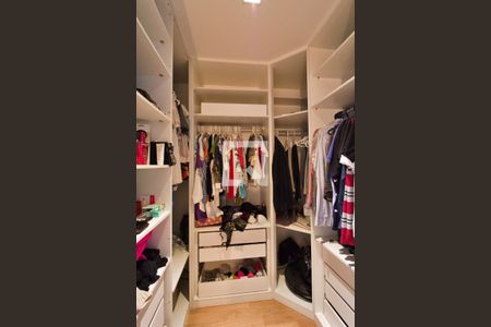 Closet da Suíte 1 de casa de condomínio à venda com 4 quartos, 300m² em Vila Suzana, São Paulo