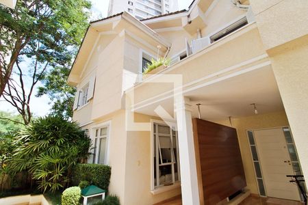 Fachada de casa de condomínio à venda com 4 quartos, 300m² em Vila Suzana, São Paulo