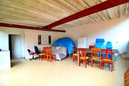 Casa à venda com 100m², 2 quartos e 10 vagasQuintal