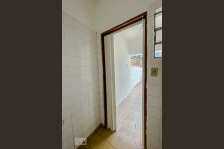 Casa de condomínio à venda com 182m², 3 quartos e 2 vagasBanheiro de Serviço