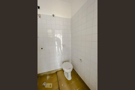 Casa de condomínio à venda com 182m², 3 quartos e 2 vagasBanheiro de Serviço